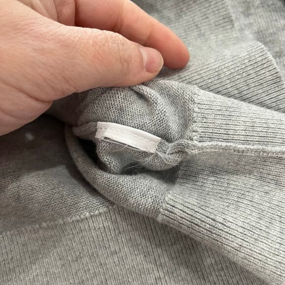 Vineyard Vines V Neck Academia Preppy Gray Sweater Size Small - Picture 9 of 11